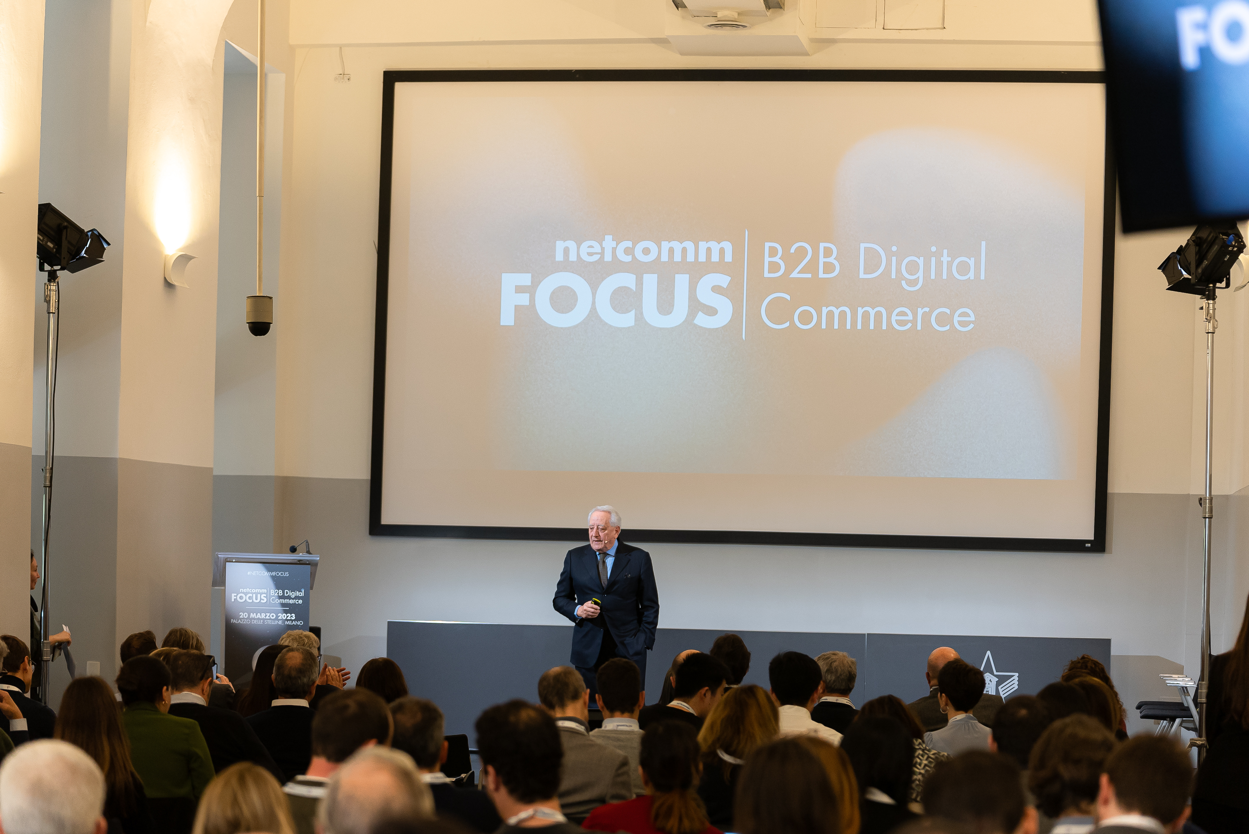 Il presidente del Consorzio Netcomm, Roberto Liscia, introduce i lavori del focus.